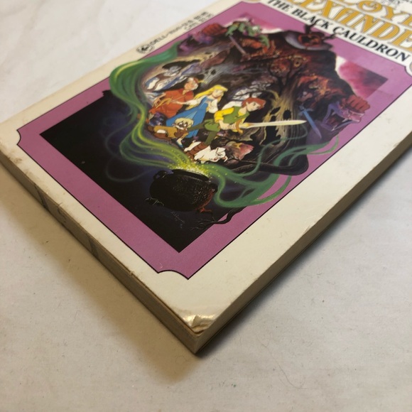 The Black Cauldron- Walt Disney- 1985 Vintage Paperback Book Movie tie in - Picture 5 of 9